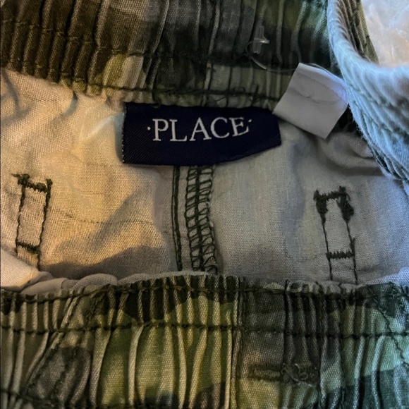 Place Green Cargo Shorts - Picture 2 of 3